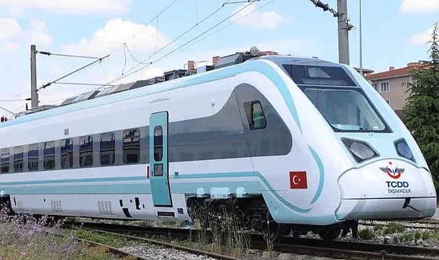 Halkalı'dan Uzunköprü'ye milli elektrikli tren hizmet vermeye başladı